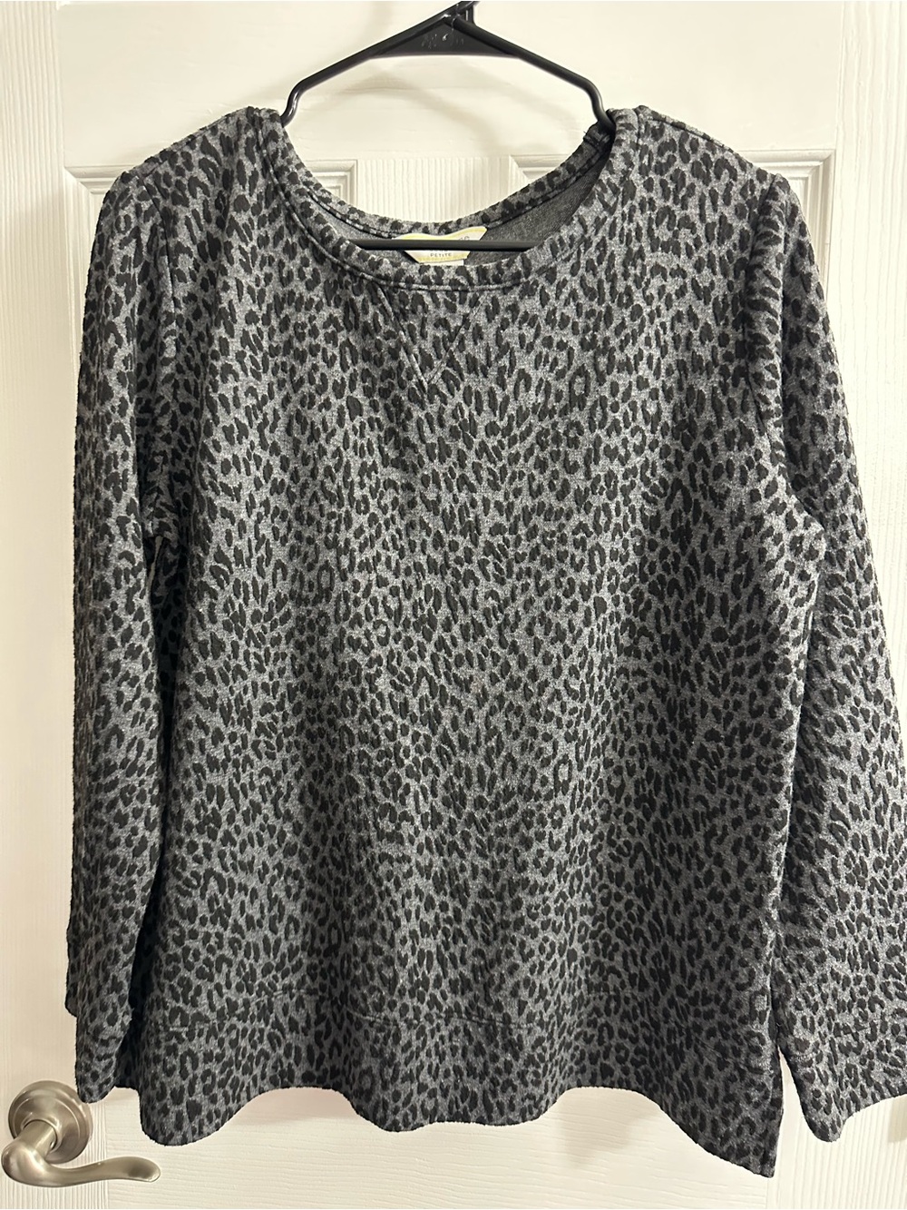 Liz Claiborne Gray and Black Leopard Print Long Sleeve Top P/L